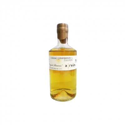 Bouteille de Cognac CONFIDENTIAL édition limitée A'Rhûm crée par la maison Graf Spirit & Wine est sortie pour le 10e anniversaire de la boutique A'Rhûm. C'est un cognac réserve récolte de 2014 distillée en alambic Charentais